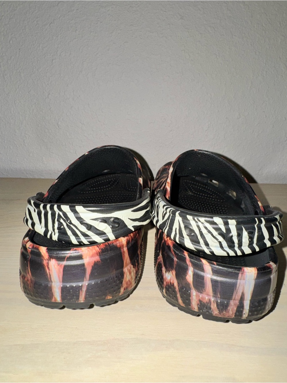 CROCS animal remix Clog Women’s 9/ Men’s 7 - Picture 4 of 8